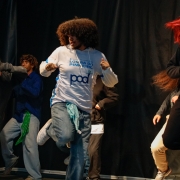 Jovens do Programa de Oportunidades e Direitos (POD) realizaram apresentação de dança.