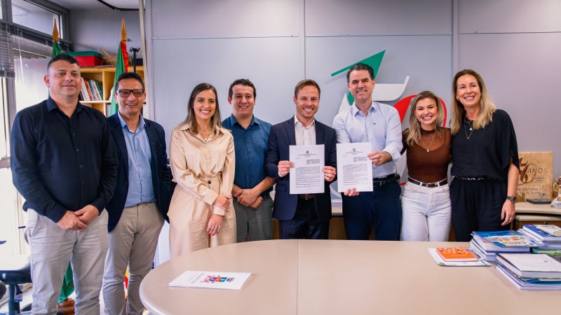 Assinatura com a prefeitura de Carazinho.